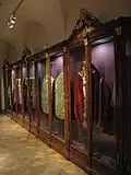 Ornáty v historických vitrínách