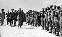 Generál Władysław Sikorski při návštěvě polské tobrucké jednotky, listopad 1941