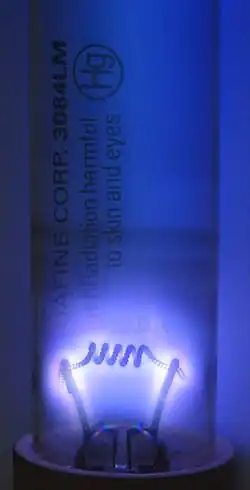 Doutnavý výboj v UV zářivce