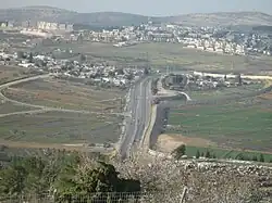 Pohled na osady Giv'on ha-Chadaša a Giv'at Ze'ev