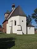 Zděné kněžiště se zděnou sakristií