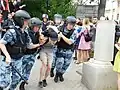 Zatýkání účastníků demonstrace na podporu zatčeného investigativního novináře Ivana Golunova