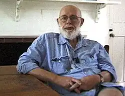 Edward Gorey doma v kuchyni, rok 1999