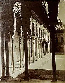 Granada, Alhambra. Patio de los Leones, galería lateral