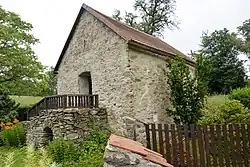 Granary by čp. 4 in Vítkovice (Klatovy) 03.jpg