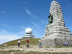 Vrchol Grand Ballon, socha Diables bleus a radar