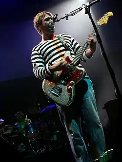 Grant Nicholas při vystoupení v Cardiff International Arena (2005)