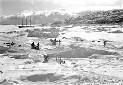 Pobřeží nedaleko Etahu, fotografie z roku 1937