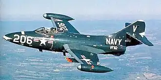 F9F-2 perutě VF-112 v letu, okolo r. 1951