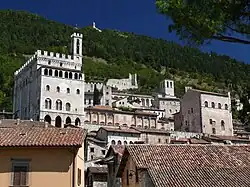 Náměstí s paláci a kostelem