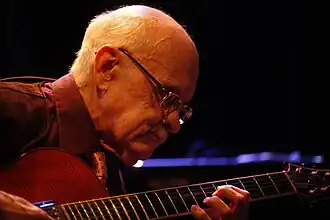 Jazzový kytarista Jim Hall v roce 2010