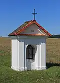 Kaplička u cesty k hlavní silnici