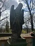 Detail jednoho z náhrobků, hřbitov Šárka