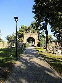 Vstupní brána na hřbitově ve Staré Boleslavi