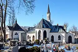 Pohled od hřbitova