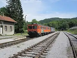 Vlak na nádraží v koncové stanici Golubovec