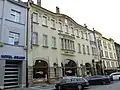 Celkový pohled (vlevo šedá fasáda hotelu Grand)
