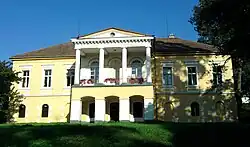 Zámeček v Hontianských Moravcích