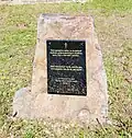 Vedle kostela, pamětní deska