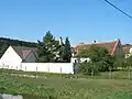 Fara v Lubnici, pohled od potoka.