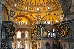 Interiér chrámu Hagia Sofia v Konstantinopoli