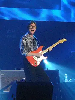Hank Marvin v roce 2009