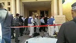 Policejní operace v synagoze krátce po útoku