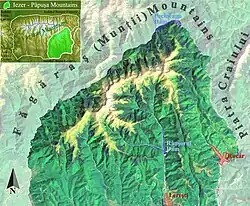 Mapa Iezer-Păpușa s vyznačením okolních pohoří