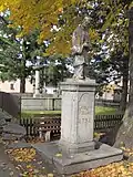 Hartmanice - kašna a sv. Jan Nepomucký.JPG