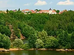 Hartvíkovice, pohled z mostu nad přehradou