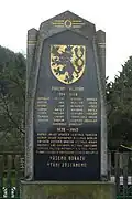 Pomník obětem obou světových válek u křižovatky