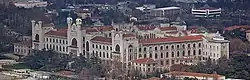 Historická budova kampusu Haydarpaşa v Kadıköy