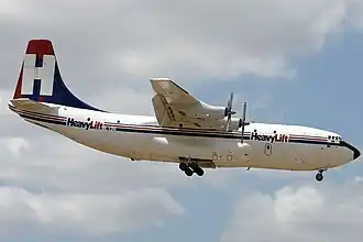 Belfast společnosti HeavyLift Cargo Airlines přistává na letišti Perth (2004)