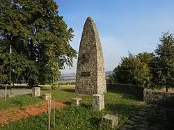 Památník na vrchu Helštýn věnovaný obětem druhé světové války