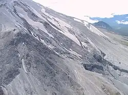 Západní úbočí s ledovci Toutle a Talus, kde pramení jižní zdrojnice řeky Toutle