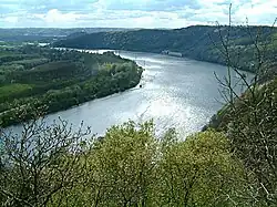 Přehradní jezero