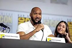 Henry Simmons, který ztvárnil Macka