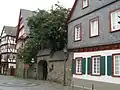 Budovy bývalé školy s pamětní deskou