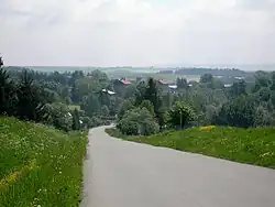 Pohled na osadu od západu (ze silnice od Domašova nad Bystřicí)