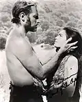 Charlton Heston a Linda Harrison jako Taylor a Nova