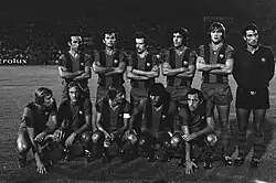 Antonio de la Cruz (stojící, třetí zleva) v týmu FC Barcelony v roce 1975
