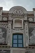 č.p. 28, obloučkový nástavec atiky