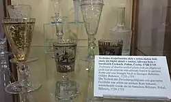 Dvojstěnné sklo se zlatou fólií