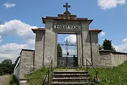 Hlavní brána na hřbitov