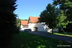 Hlavní budova zámečku od severu.jpg