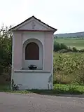 Hnanice - kaplička na okraji obce u silnice k celnici.JPG