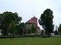 Náves s kostelem