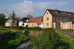 Betonové koryto Hačky v Hořenci
