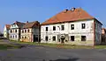 Vybydlené domy na návsi