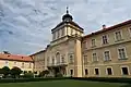 Hlavní průčelí zámku pohledem z Vrbnovské ulice
